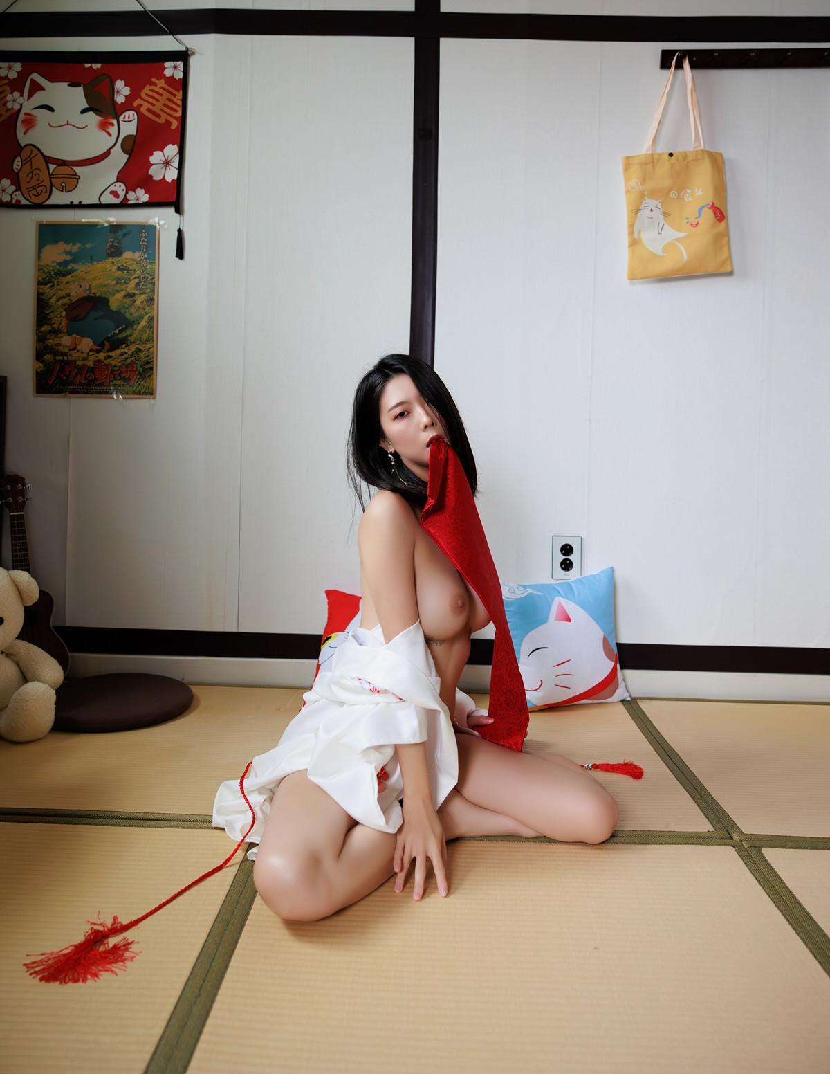 Mona 모나, PhotoBook ‘Special Nude Art No.01’ Set.02(12)