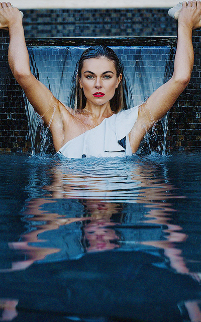 Serinda Swan Qrylduxc_o