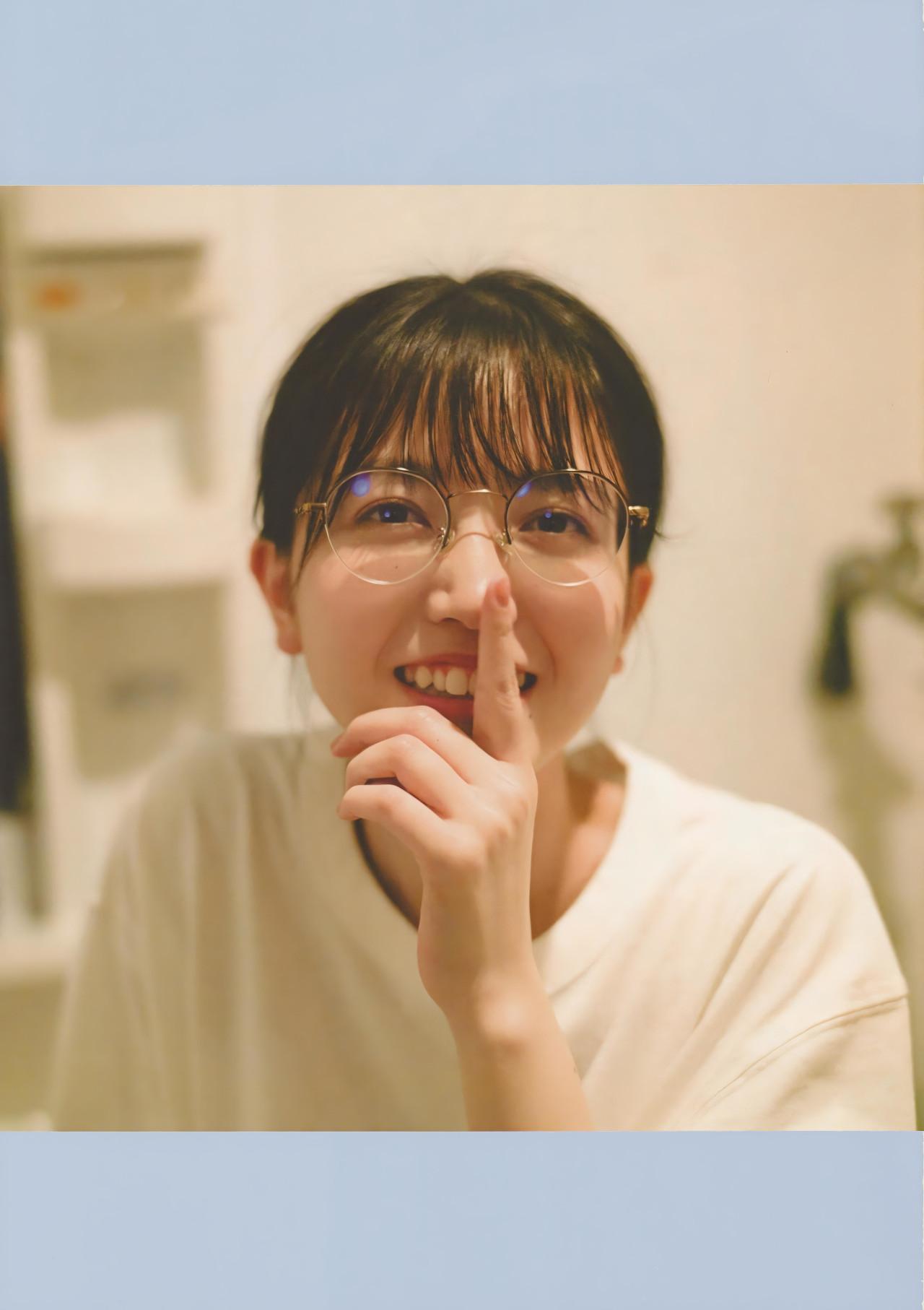 Shiori Kubo 久保史緒里, 1st写真集 [交差点] Set.02(18)