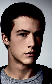 Dylan Minnette MH6BTqBh_o