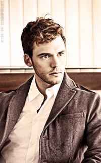 Sam Claflin EfV4anNG_o