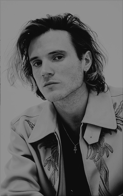 Dougie Poynter RbEUzEbn_o