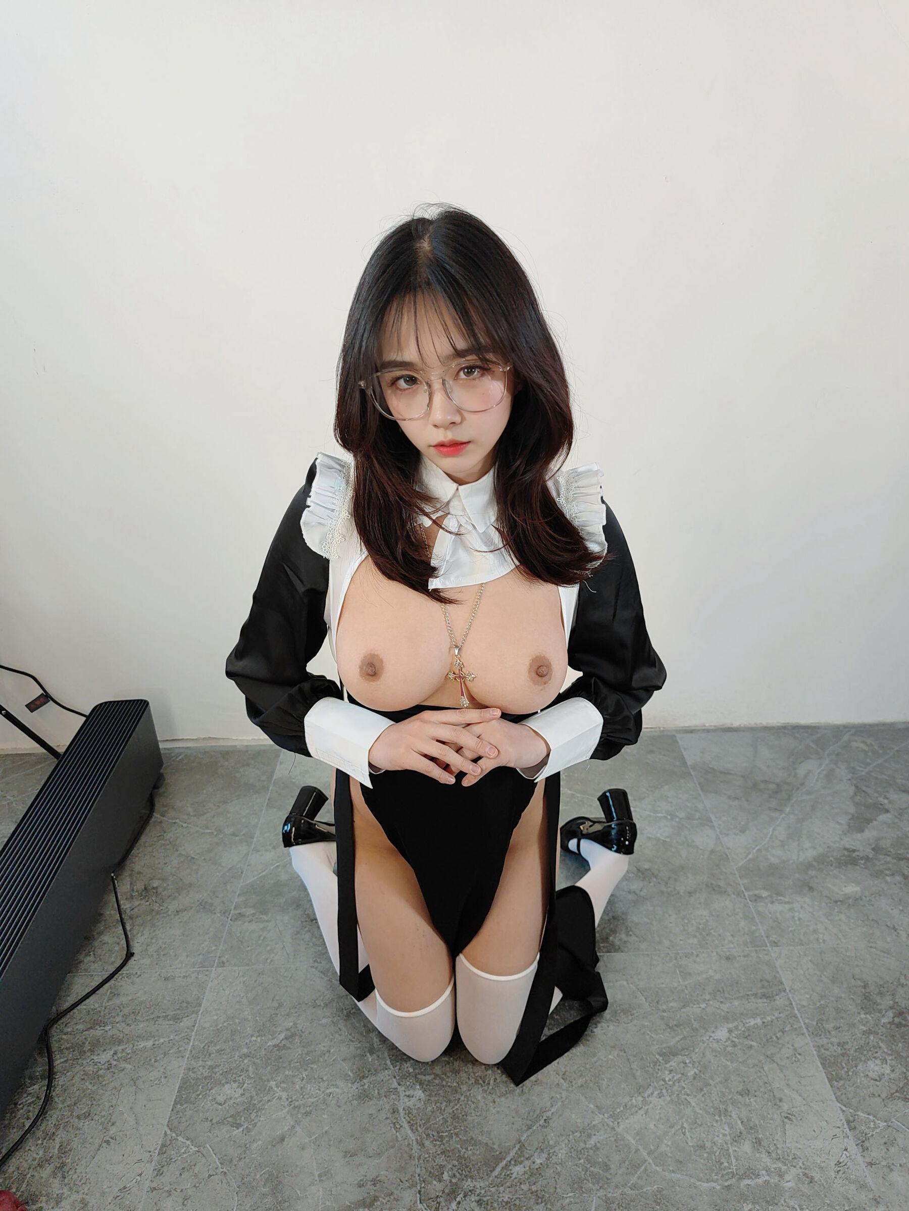 国模套图 Ceason Photography《修女服》(38)