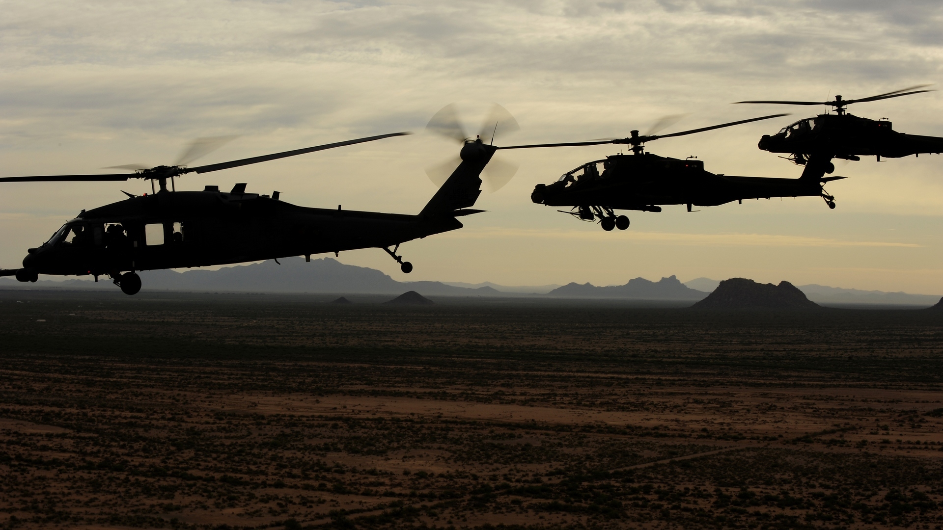 AH-64_blackhawk_vehicles_ah-64_uh-60_desktop_4256x2832_hd-wallpaper-620008.jpg