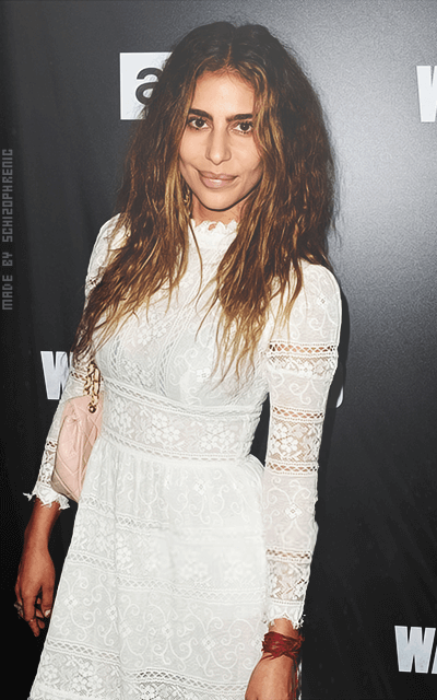 Nadia Hilker PtRfXEt8_o