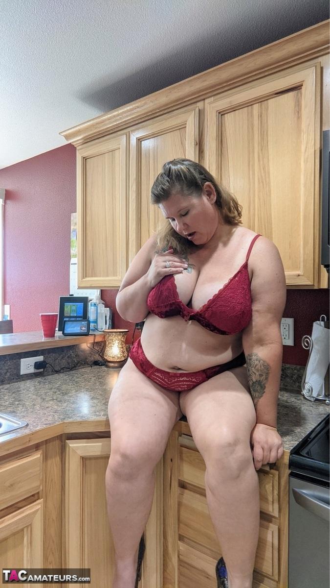 Amateur woman Busty Kris Ann shows her big tits and butt in her kitchen(5)