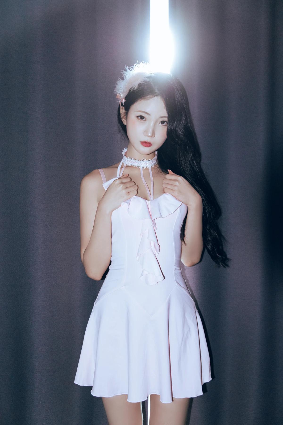 Hanseul 한슬, PhotoBook 「Black Swan」 Set.01(1)