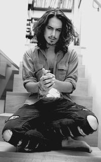 Avan Jogia BNZJjVKv_o