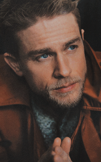 Charlie Hunnam UnK9xSOI_o