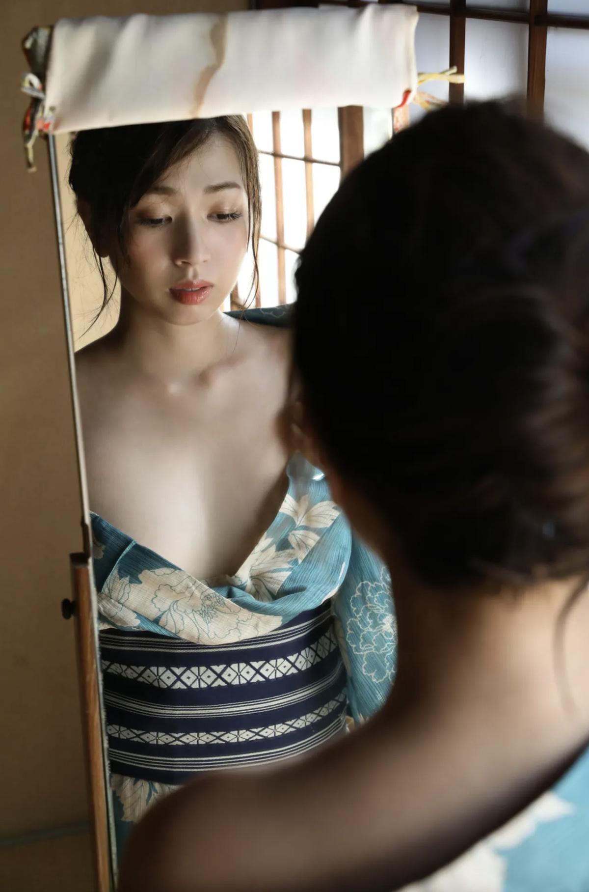 Kayo Sugimoto 杉本佳代, ＦＲＩＤＡＹデジタル写真集 「東海No.1巨乳キャスター Ｇカップ乳初ヌード」 Set.03(5)