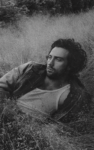 brunet - Aaron Taylor-Johnson LMdoGlsx_o