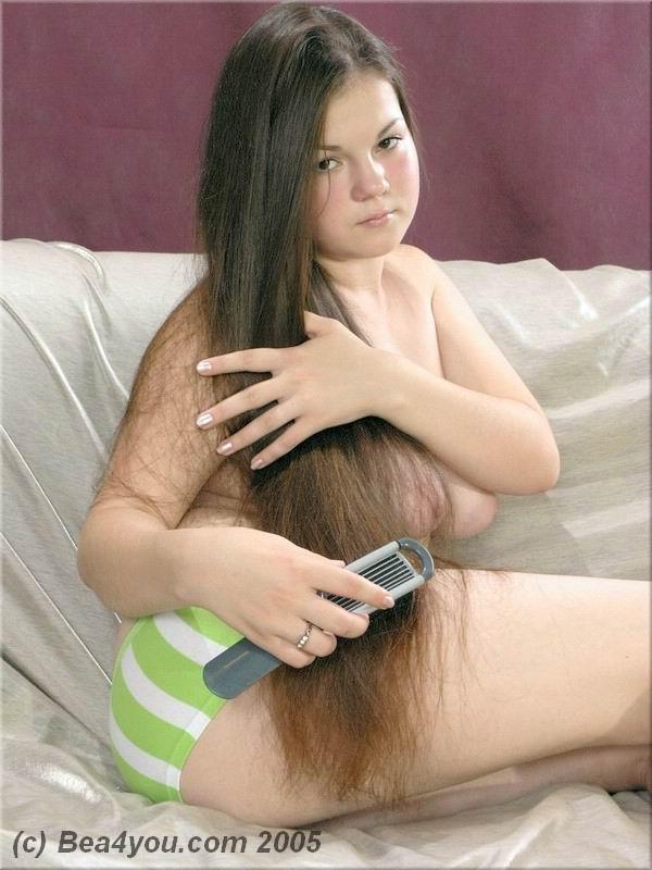 Teen amateur Bea gets totally naked before brushing her long hair out(10)