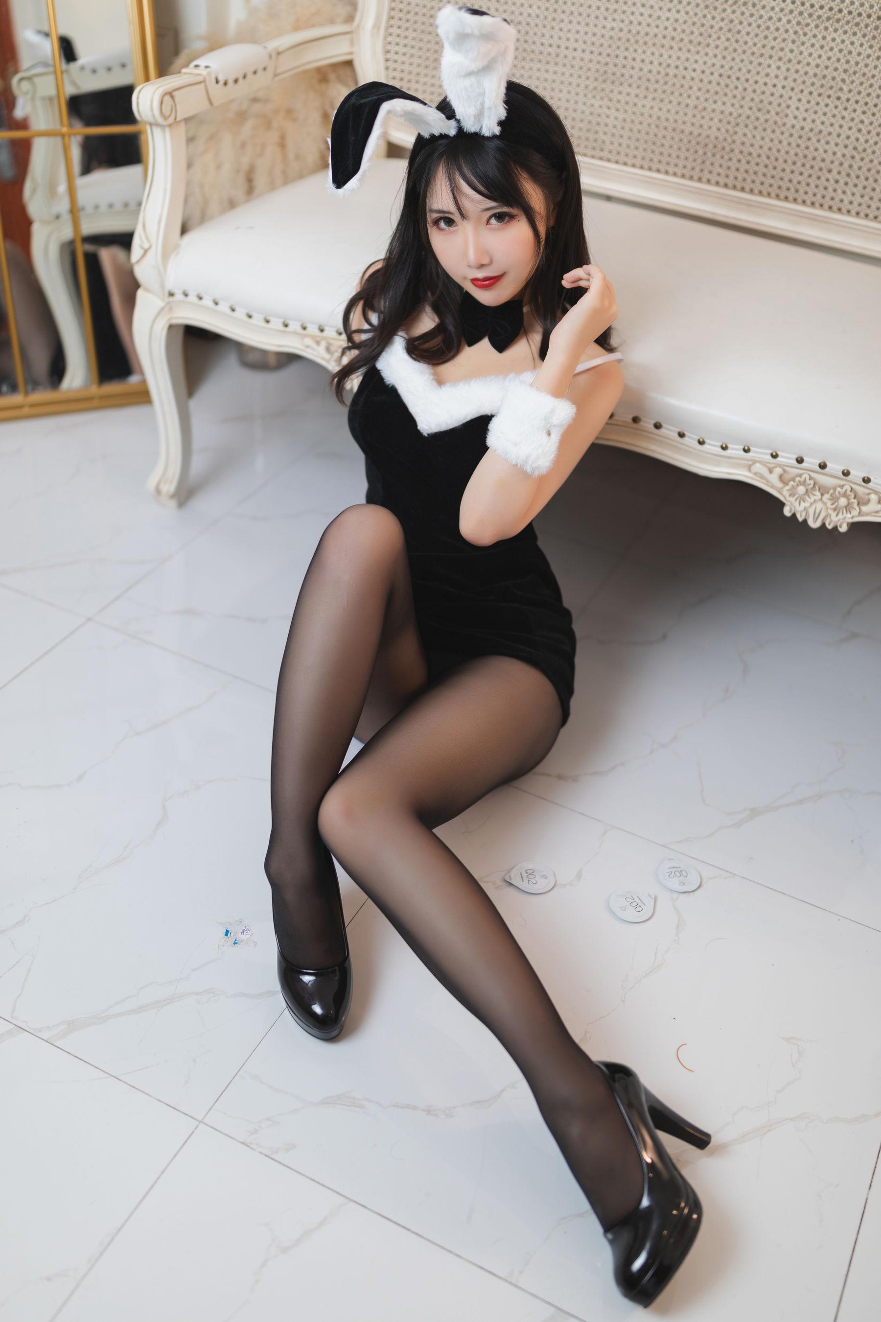 [Cosplay] 面饼仙儿 – 大象兔女郎(20)