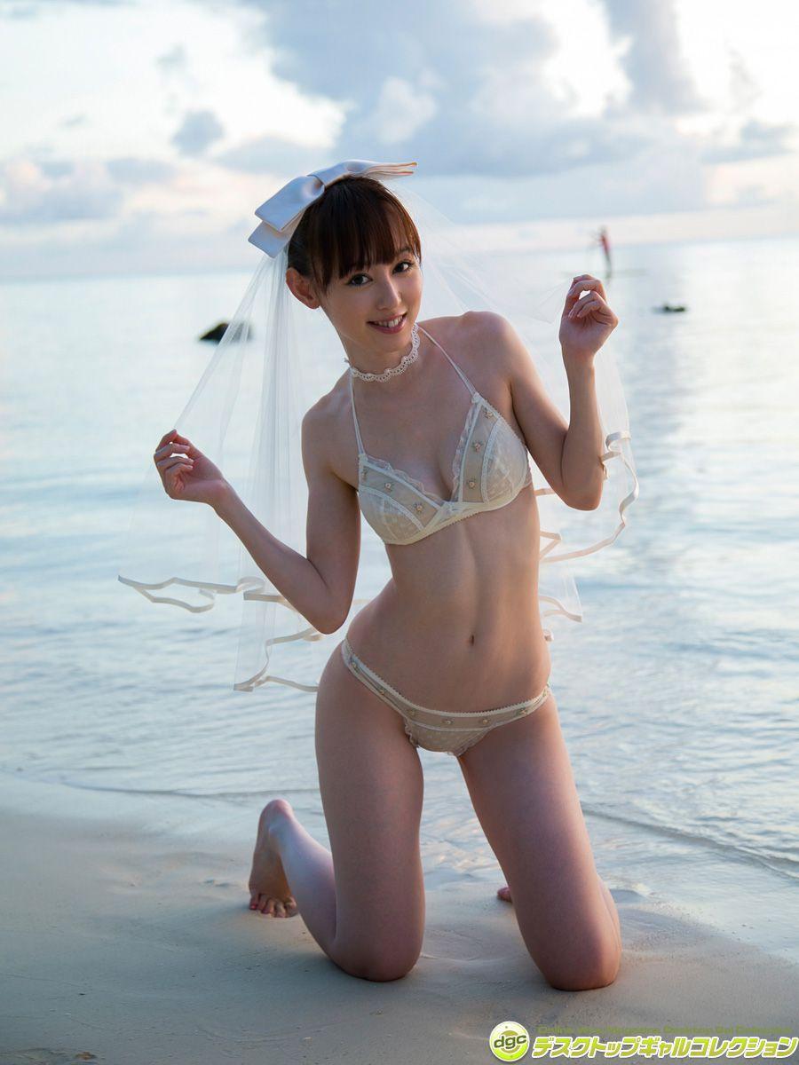 秋山莉奈《グラビア界最強の美尻を持つ‘オシリーナ！》写真集 [DGC] NO.1286(74)