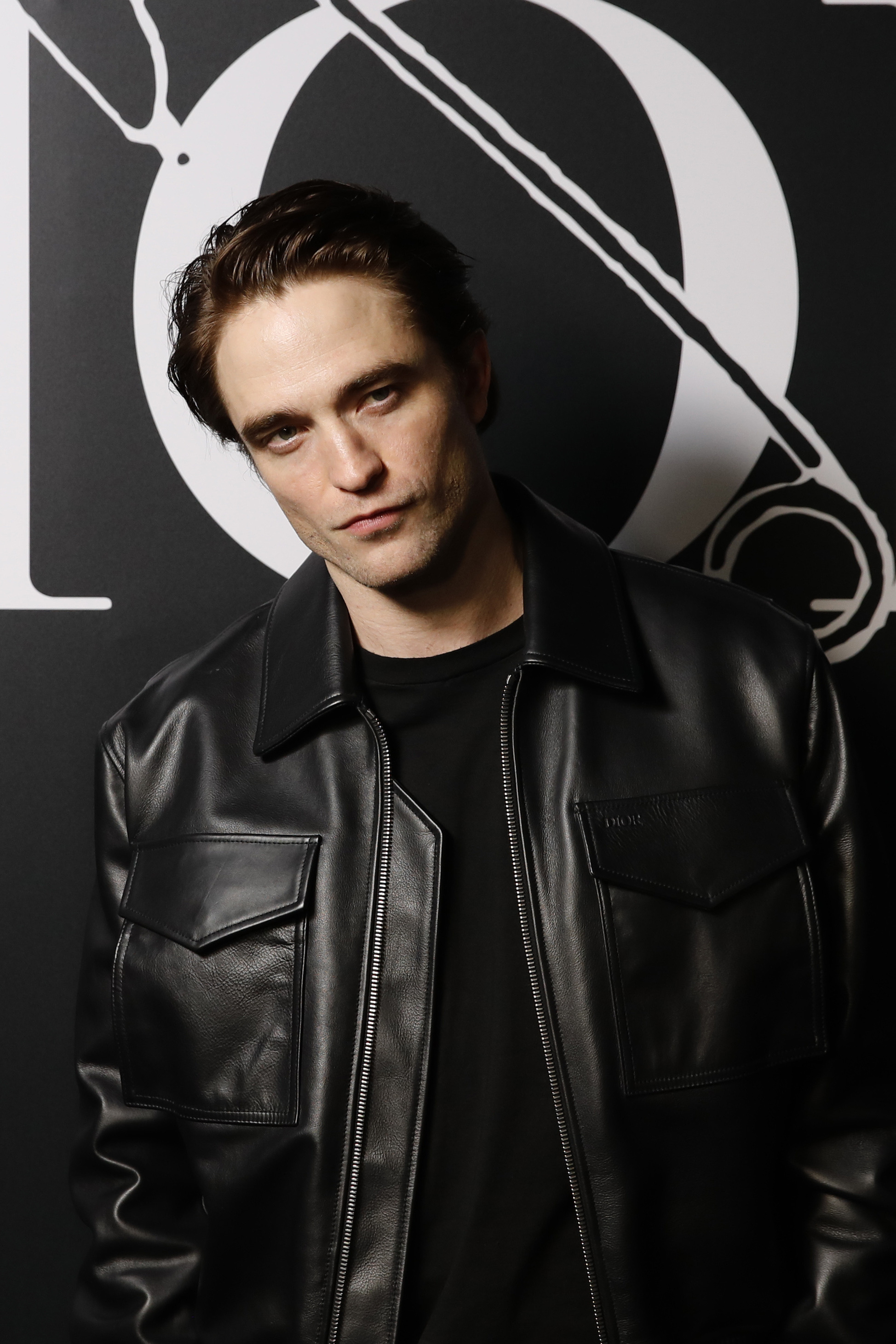 robert pattinson dior fashion show