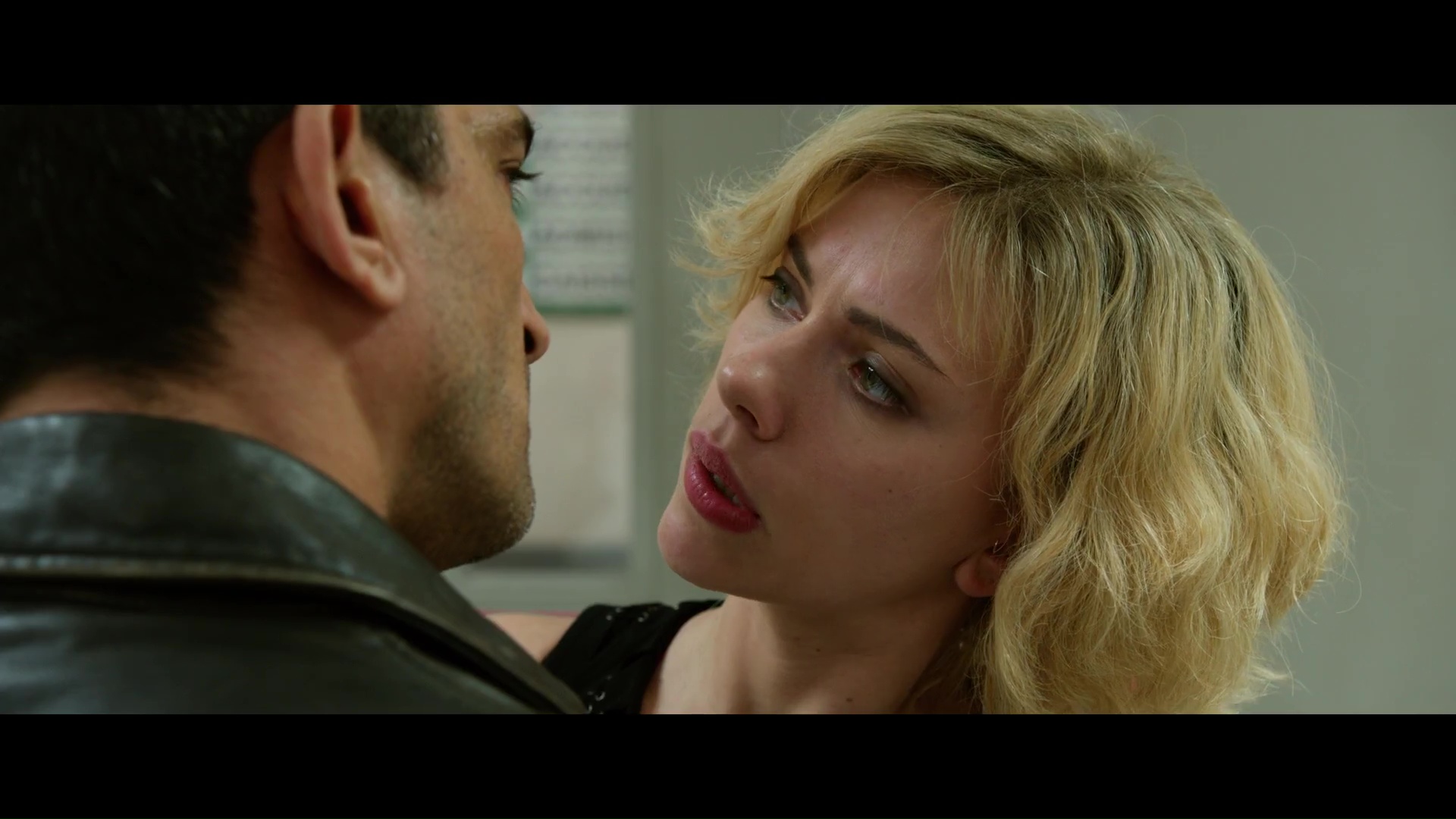 Lucy 1080p Lat-Cast-Ing 5.1 (2014) FDcBYMm8_o