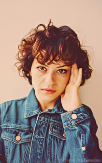 Alia Shawkat XUHSEskN_o