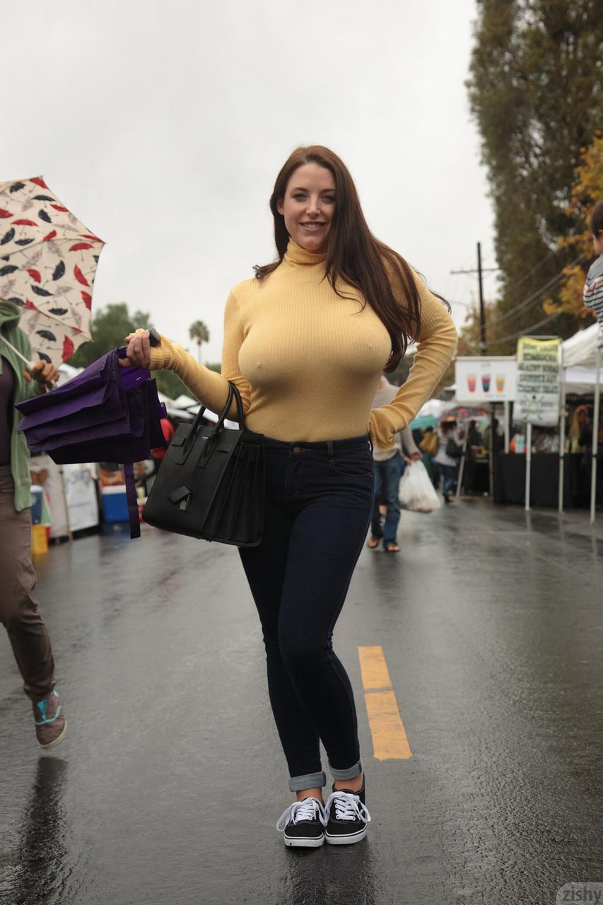 Curvaceous babe Angela White strips her bra and teases with her nips in public(9)