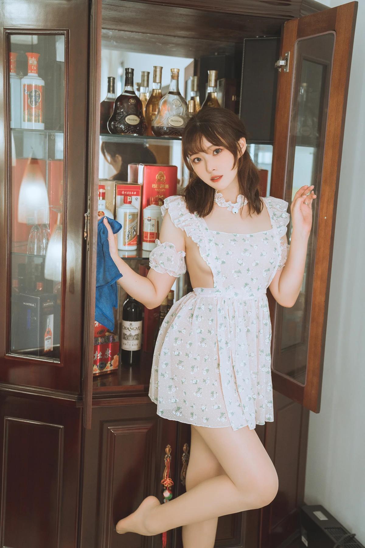 Cosplay Natsuko夏夏子 – 碎花围裙(3)