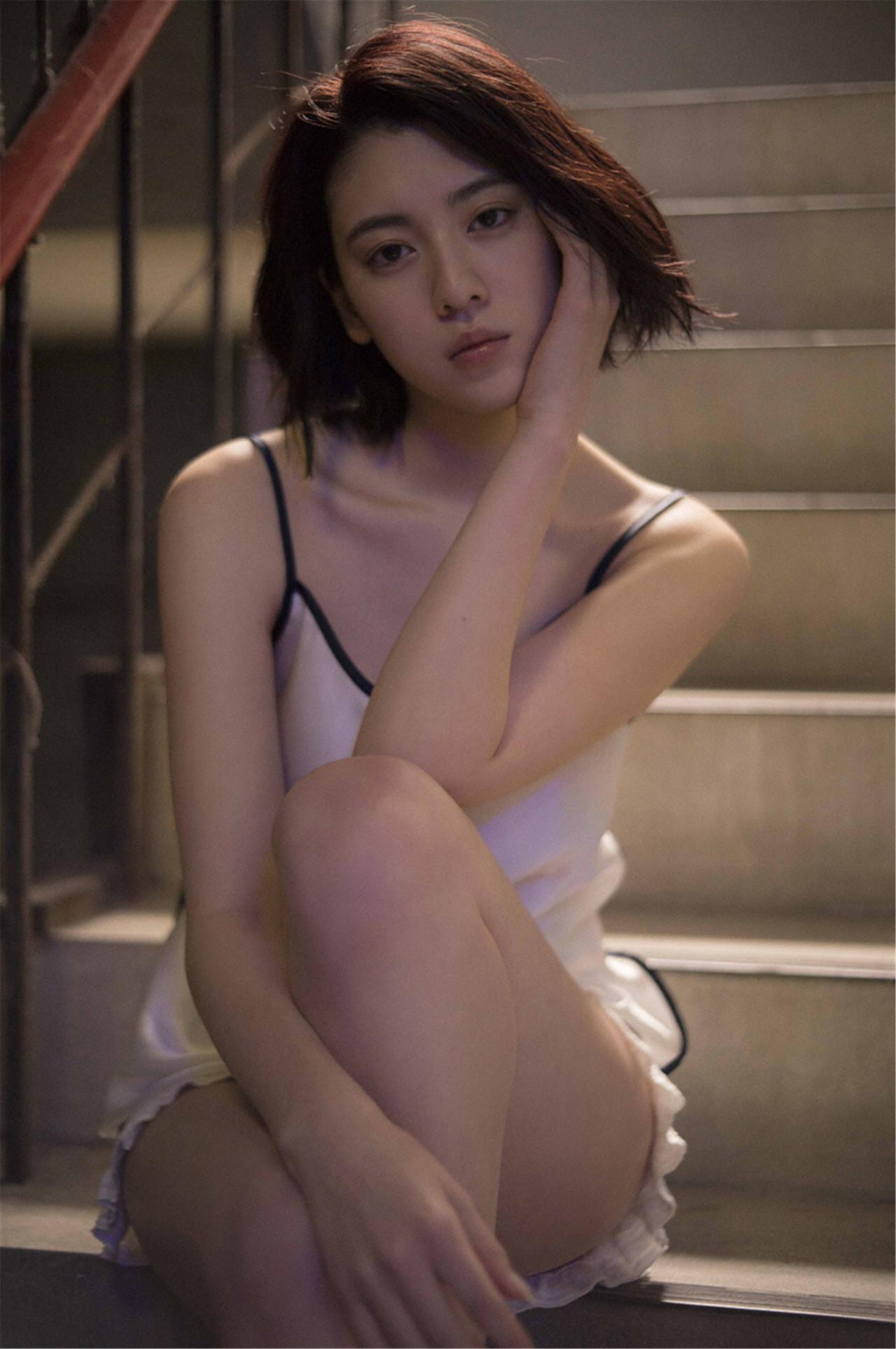 Ayaka Miyoshi 三吉彩花, デジタル写真集 「空をこえて」 Set.01(26)