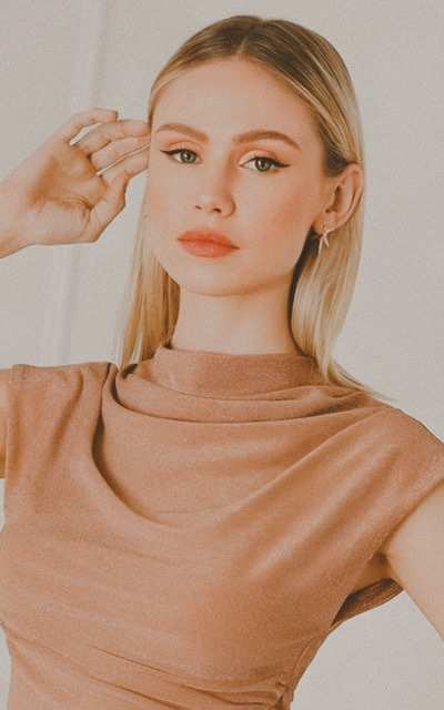 Scarlett Leithold RSe9nYQA_o