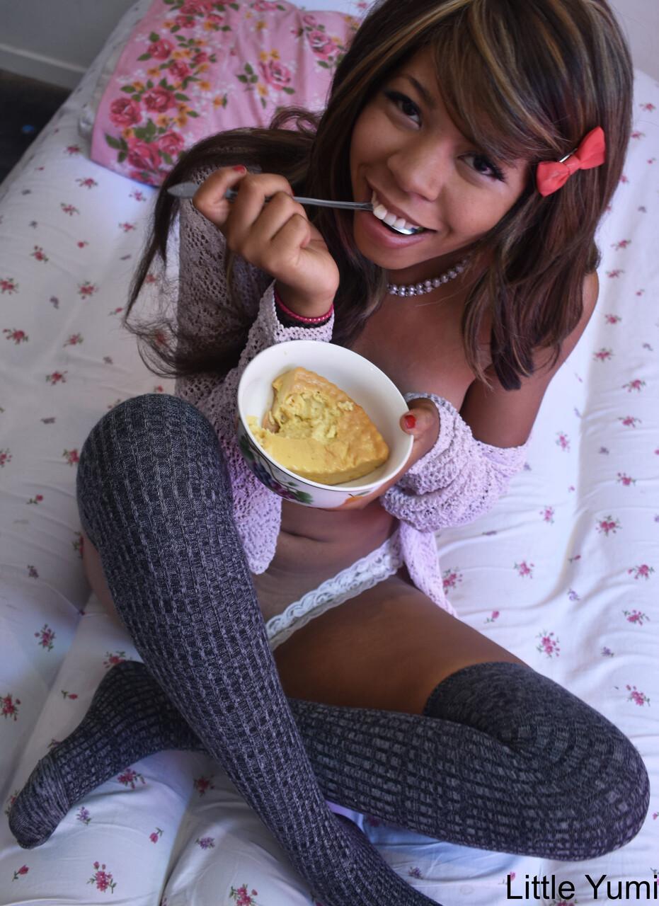 Black babe in gray socks Little Yumi flaunts her tits while eating on a bed(11)