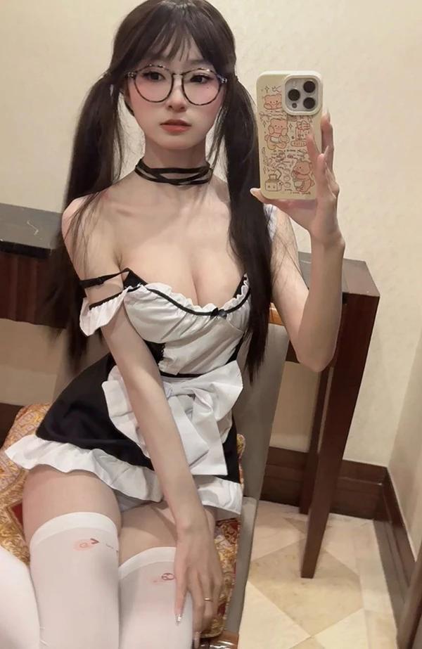 露脸白虎福利姬米妮mini 520门槛尺度私拍福利2(25)