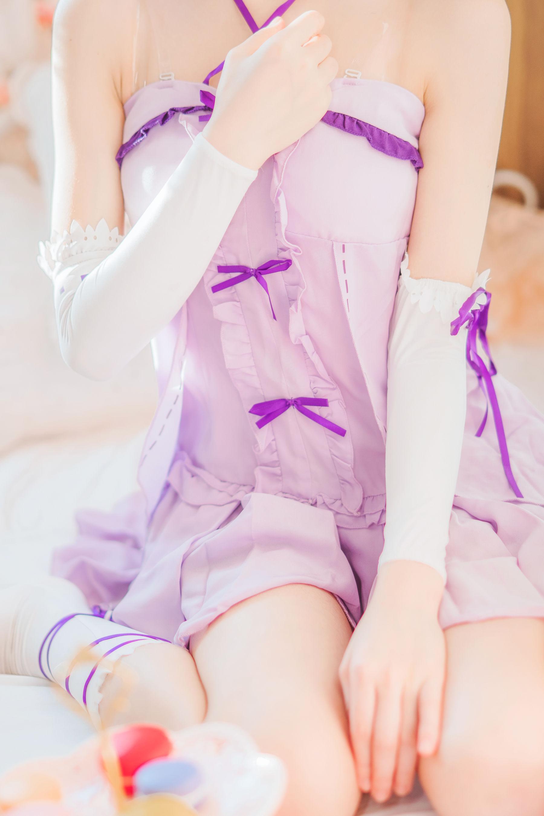 [Cosplay写真] 桜桃喵 – 蕾姆小睡裙(4)