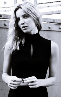 Annabelle Wallis R5qrfTWp_o