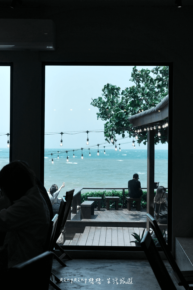 海邊灶咖用餐空間