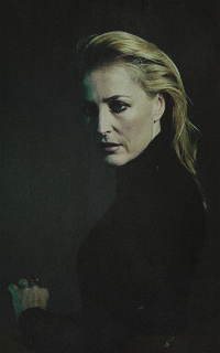 Gillian Anderson Cc5I6YcL_o