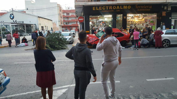 Iba de forocochera y estrello su BMW