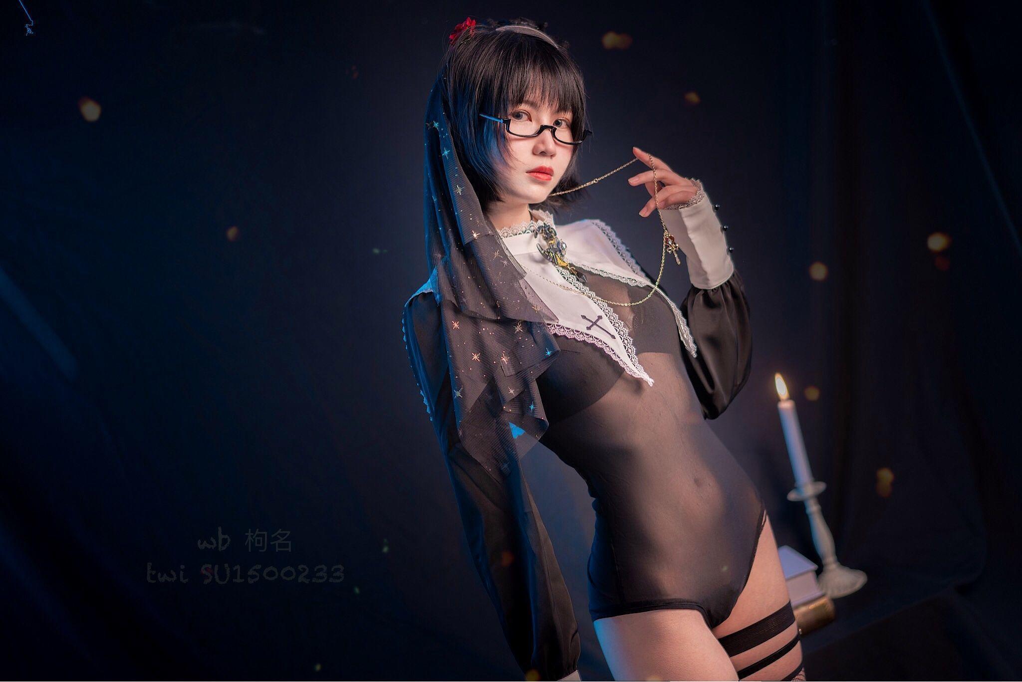 [网红Coser] 逐月su 《修女》 写真集(30)