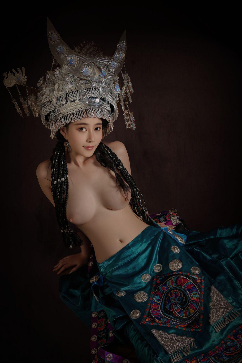 Coser@年年Nnian: 苗疆女孩 (50 photos)(32)