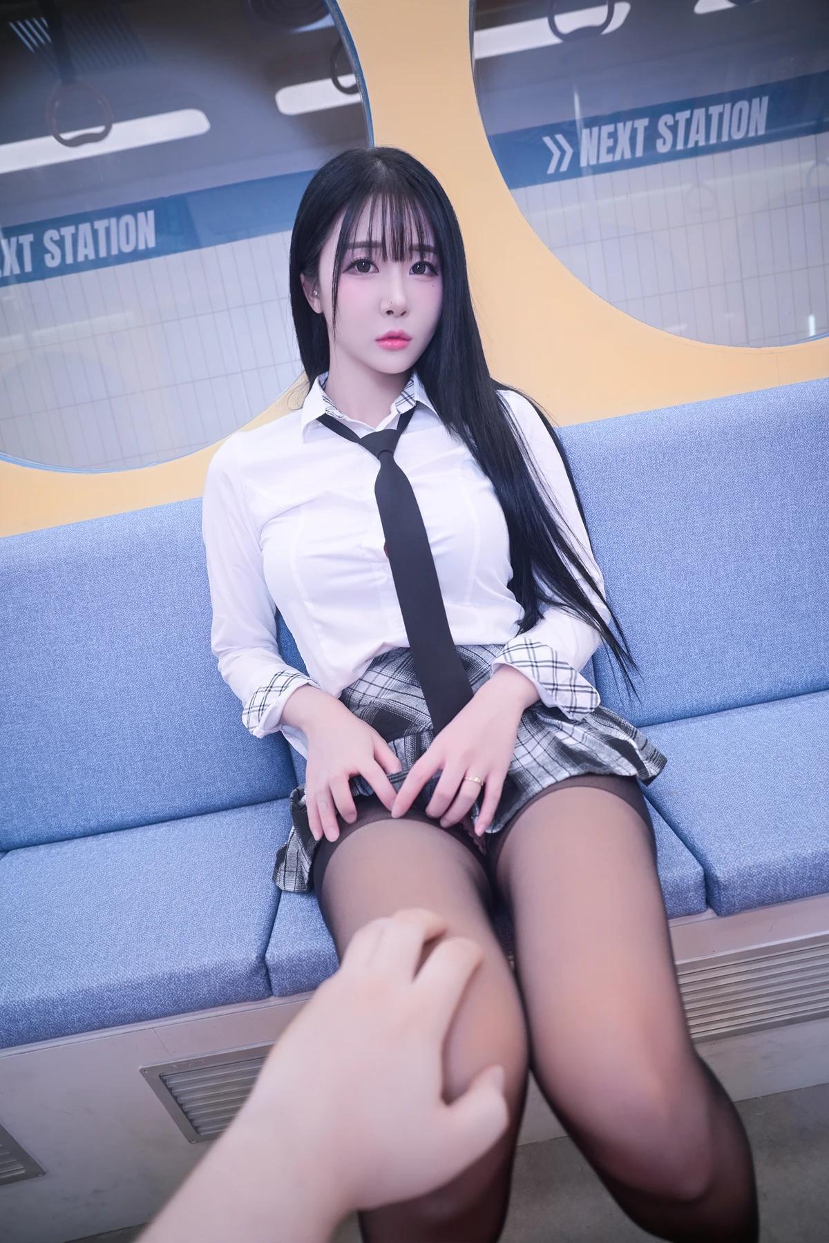 Jeong Bomi 정보미, PhotoBook 「Schoolgirl In The Subway」 Set.02(5)
