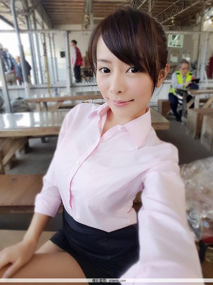 巫娃娃(巫雅慧) 身材超棒的斗鱼台服女主播图片(18)