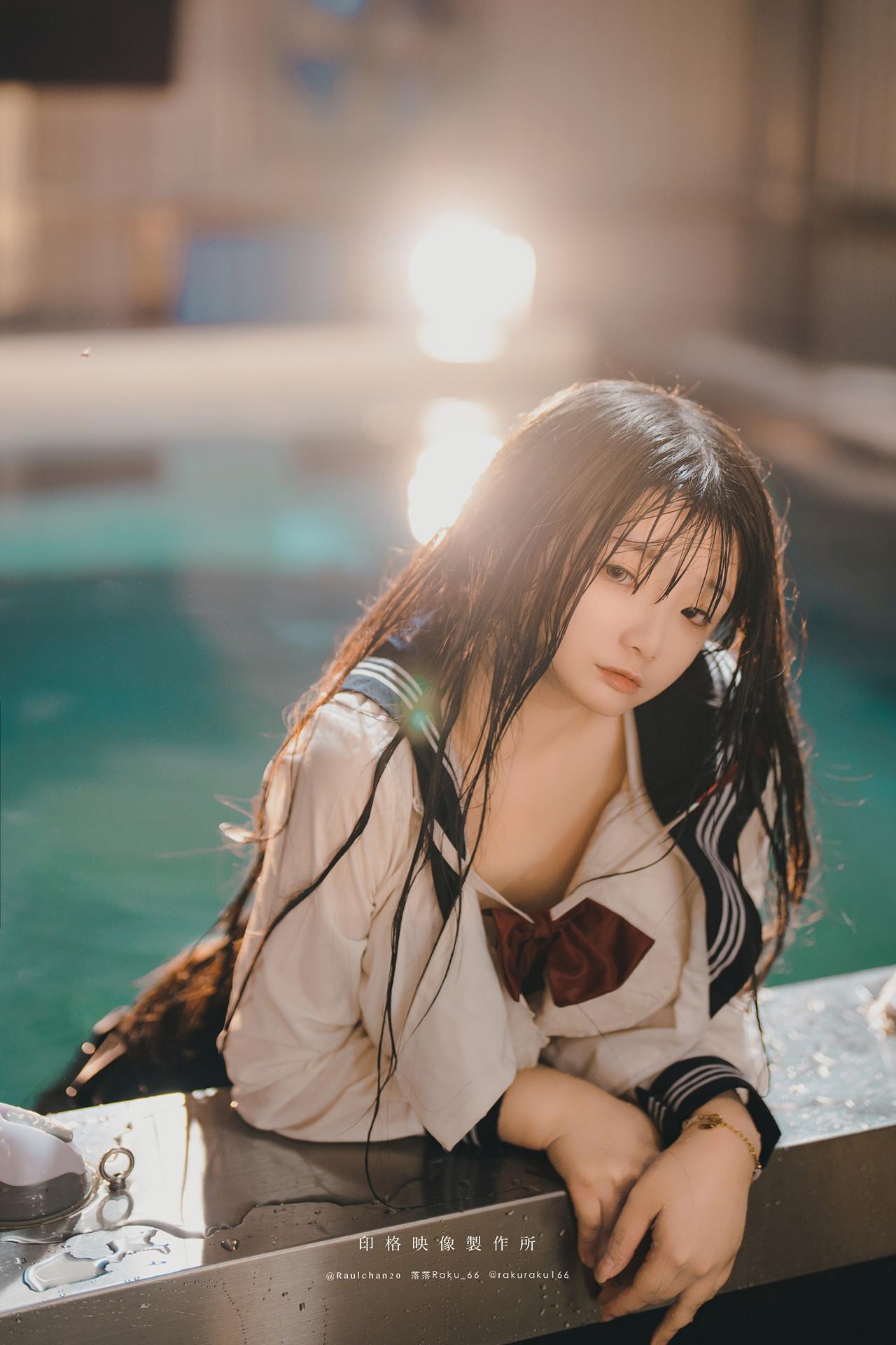 Cosplay 落落Raku – 水泳馆(48)