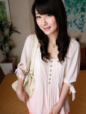 All-natural Japanese babe Ayumi Iwasa gets her squirting pussy toyed & nailed