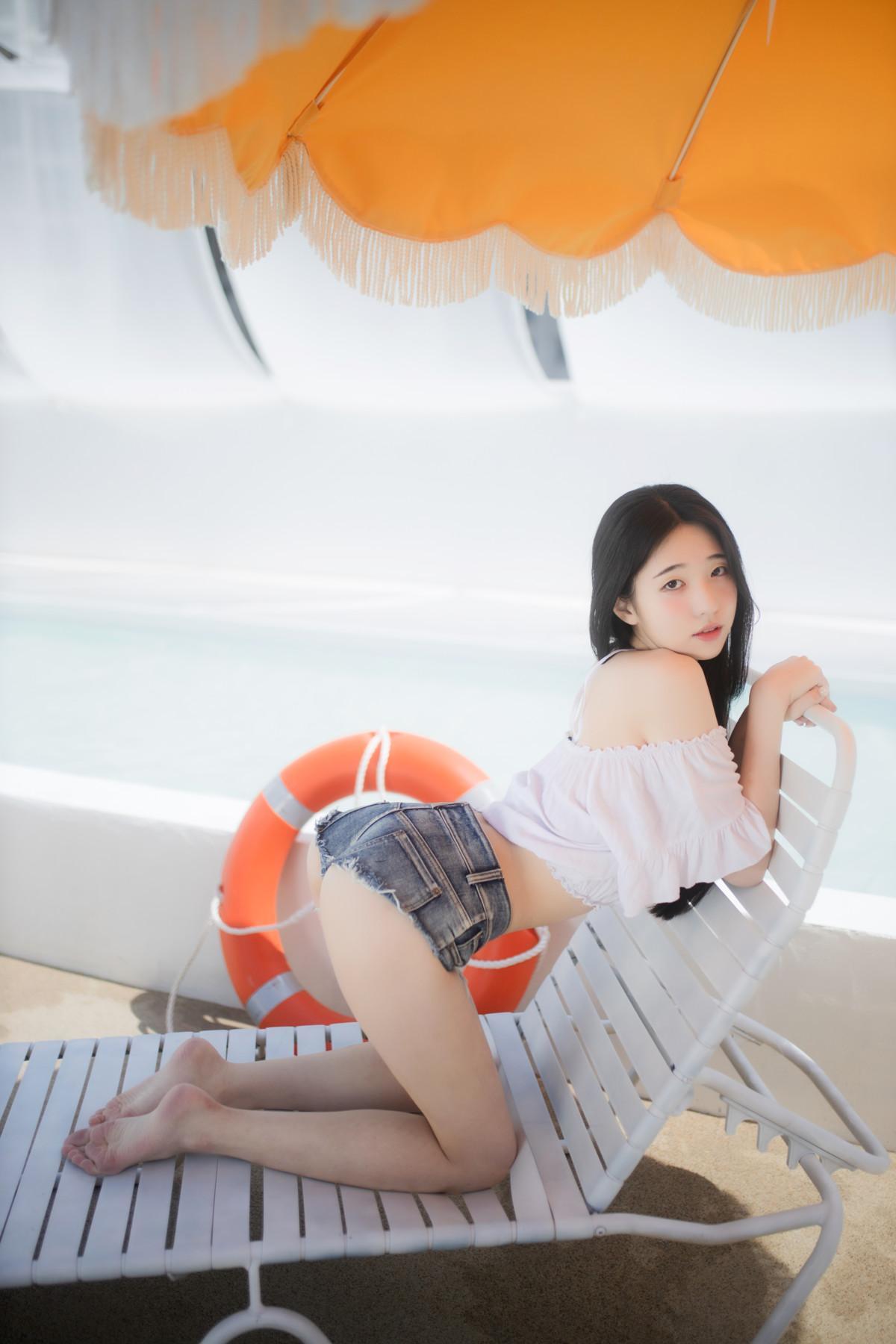 Yeon Woo 연우, Mini Photobook “Vacation”(1)