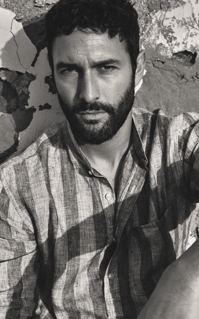 Noah Mills WGShex7V_o