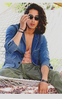 Avan Jogia XwfjRzDI_o