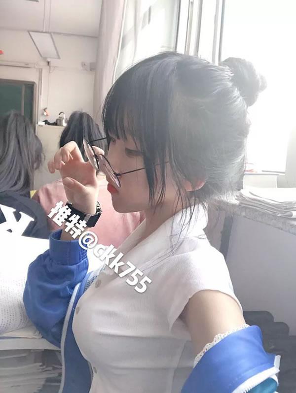 天使身材的校服好妹妹私拍尺度图集(25)