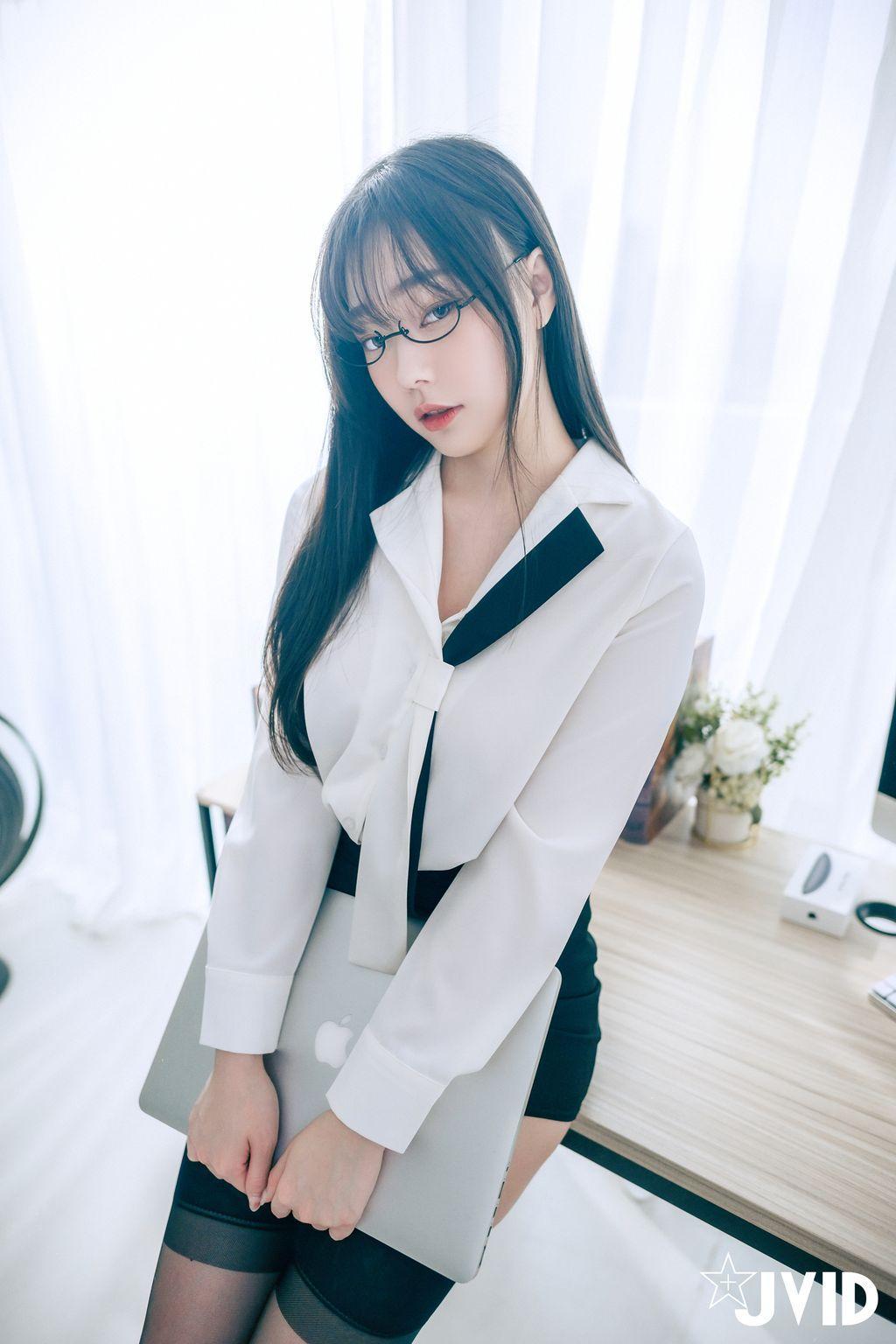 [JVID] 苡昕Slivia: 超巨乳女秘書 (159 photos)(7)