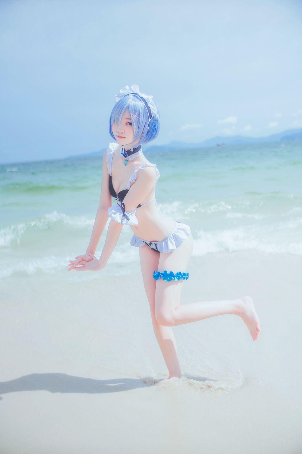 Coser @ 桜 桃 喵 Vol.036: 蕾姆 水 着 (48 photos)