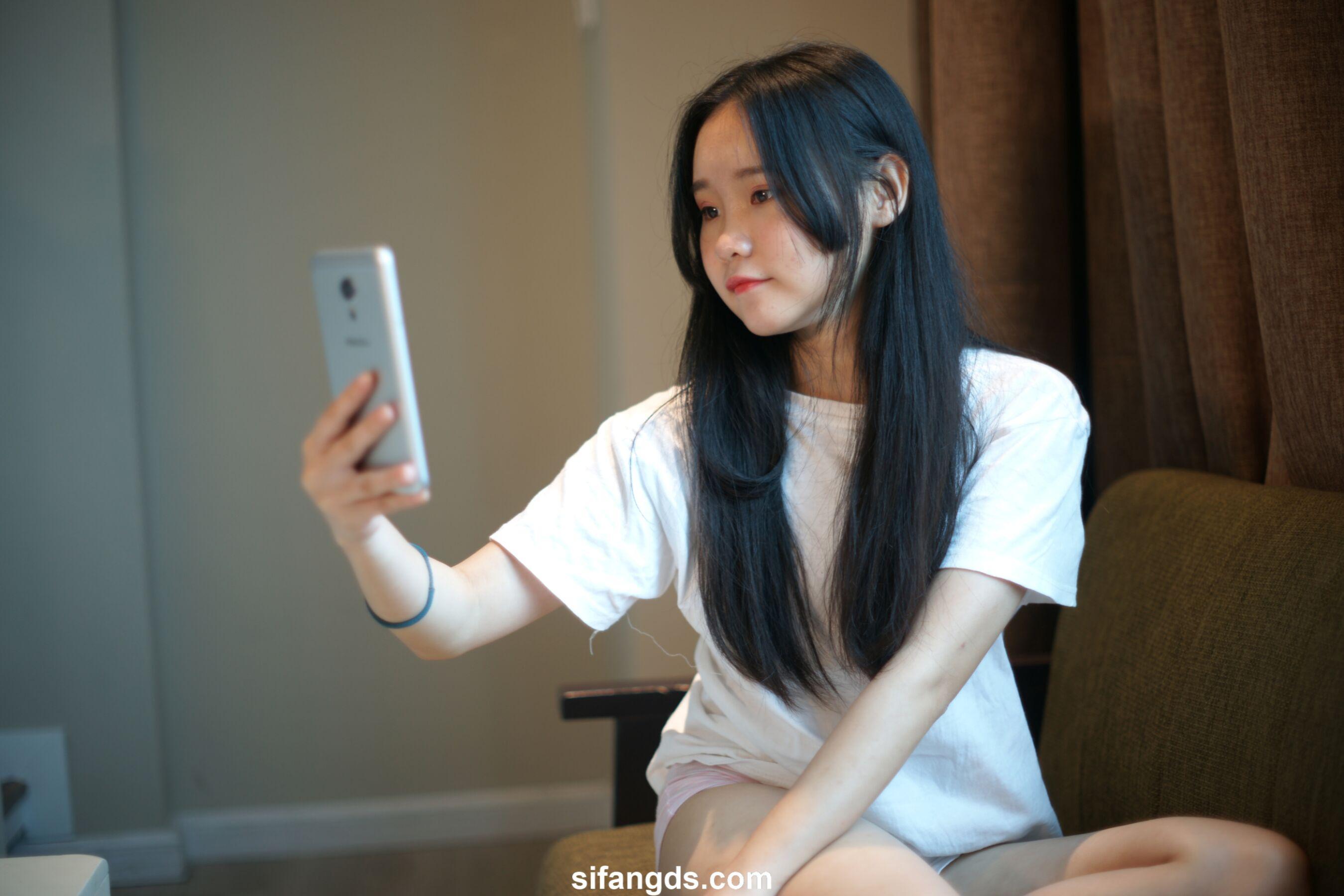 国模套图 素人私拍流出(21)