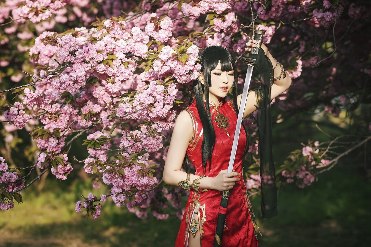Akhee - Eastern Lady Togi