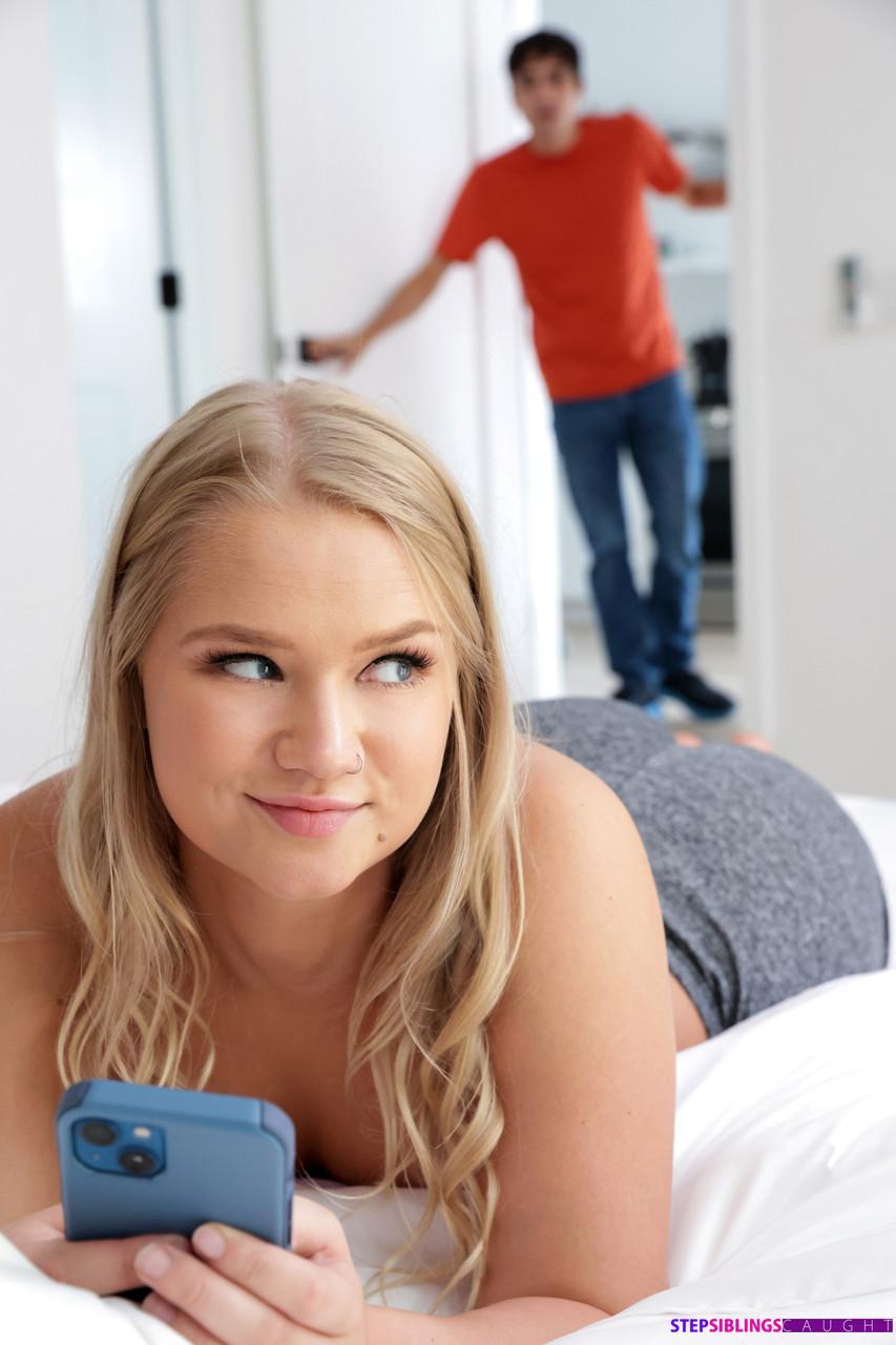 Chubby teen Harley King lets her stepbrother pound her trimmed pussy(2)