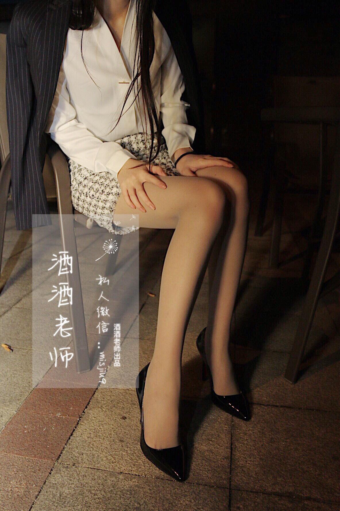 [福利女神cosplay] 酒酒老师 - 穿红底高跟的灰丝OL/57P(21)