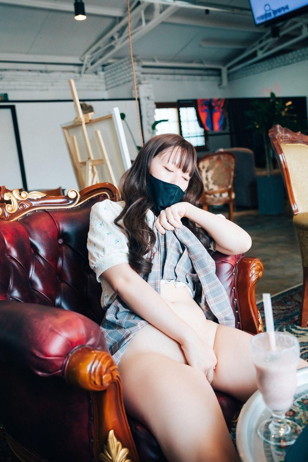 [Loozy] Mozzi (모찌): Pee Dog Play (104 photos )(73)