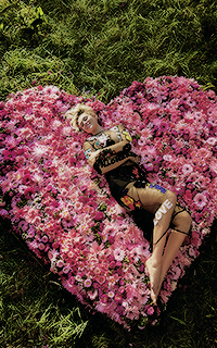 Miley Cyrus U2DyMXRX_o